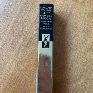 Yves Saint-Laurent Mascara False lash effect. Radical black. Dramatic volume.